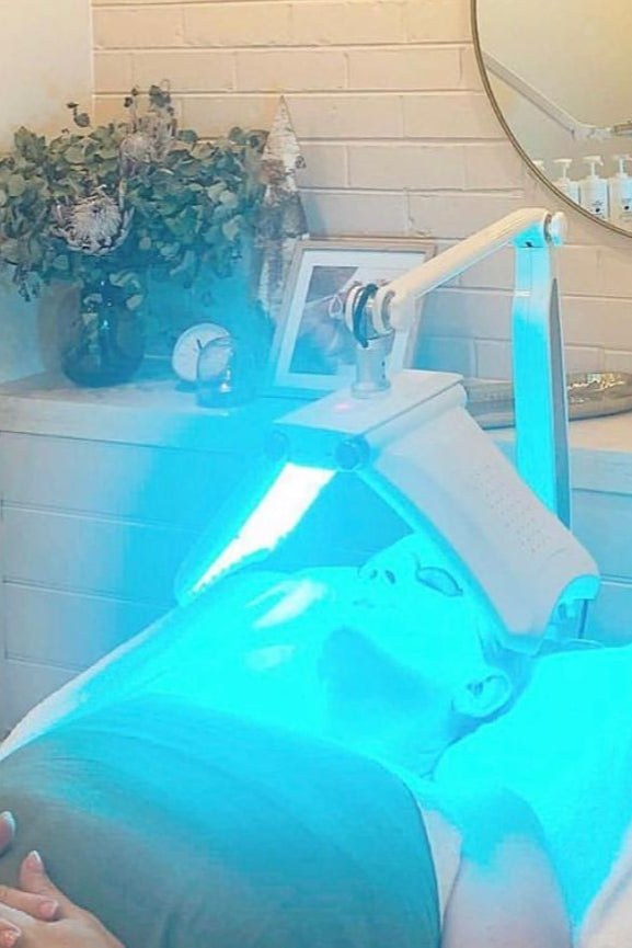 LED LIGHT THERAPY FACIAL