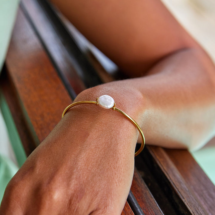 Perle Cuff | Gold with Freshwater Pearl