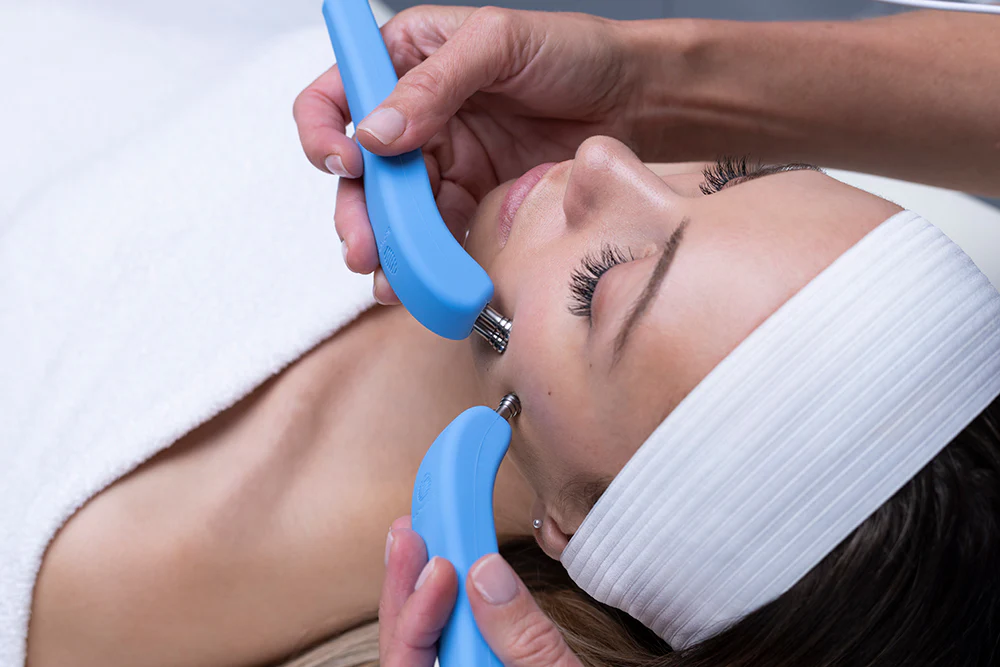 MICROCURRENT TONING FACIAL