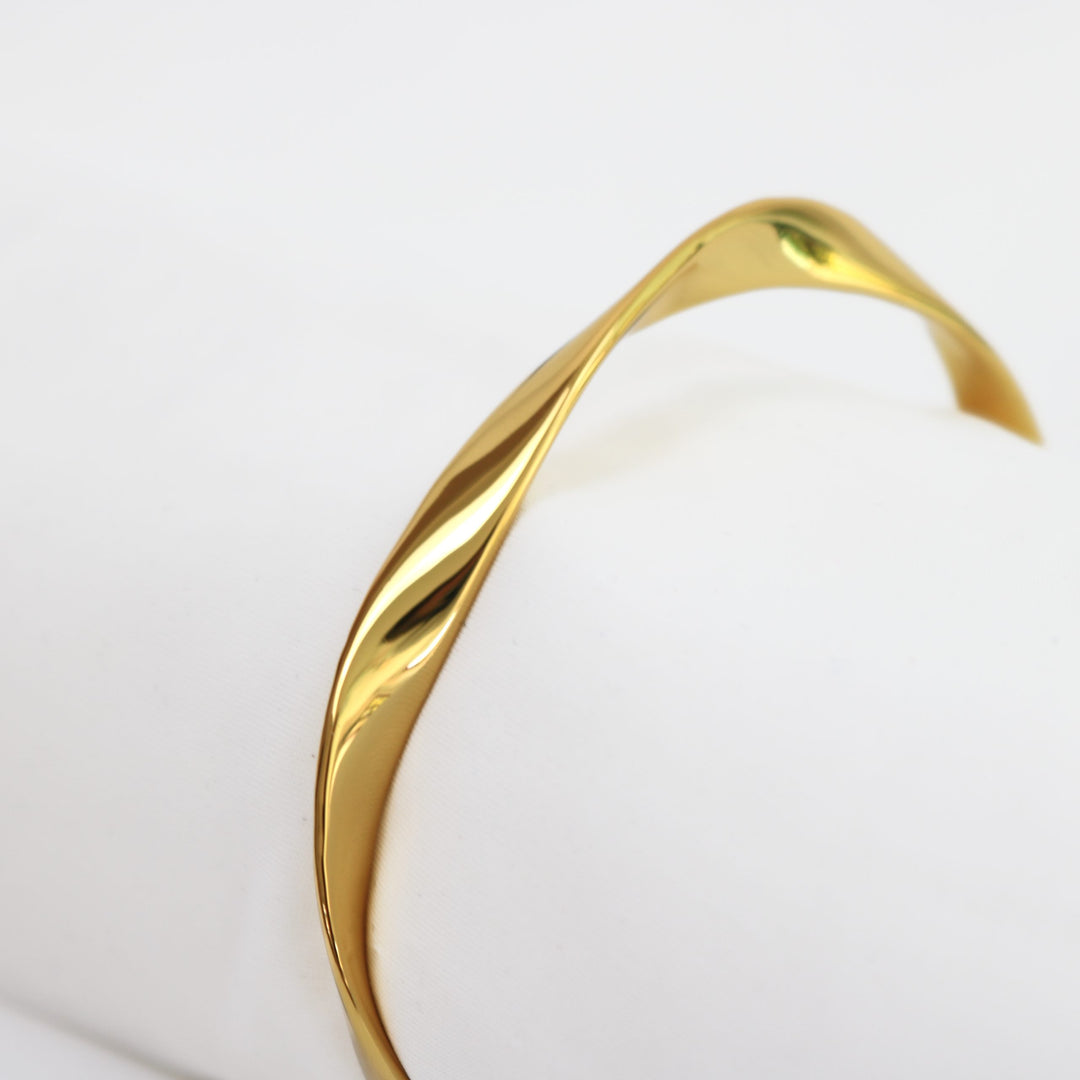 Lotus Bangle | Gold
