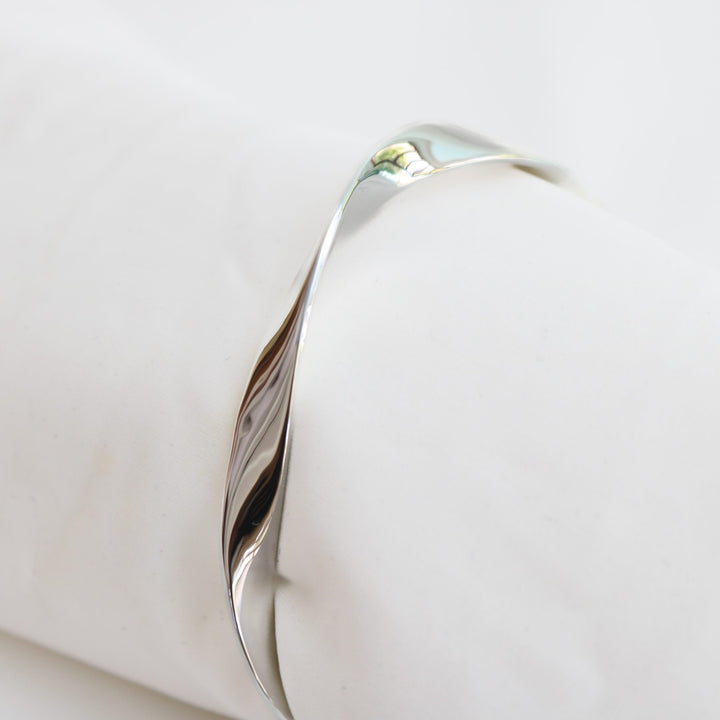 Lotus Bangle | Silver