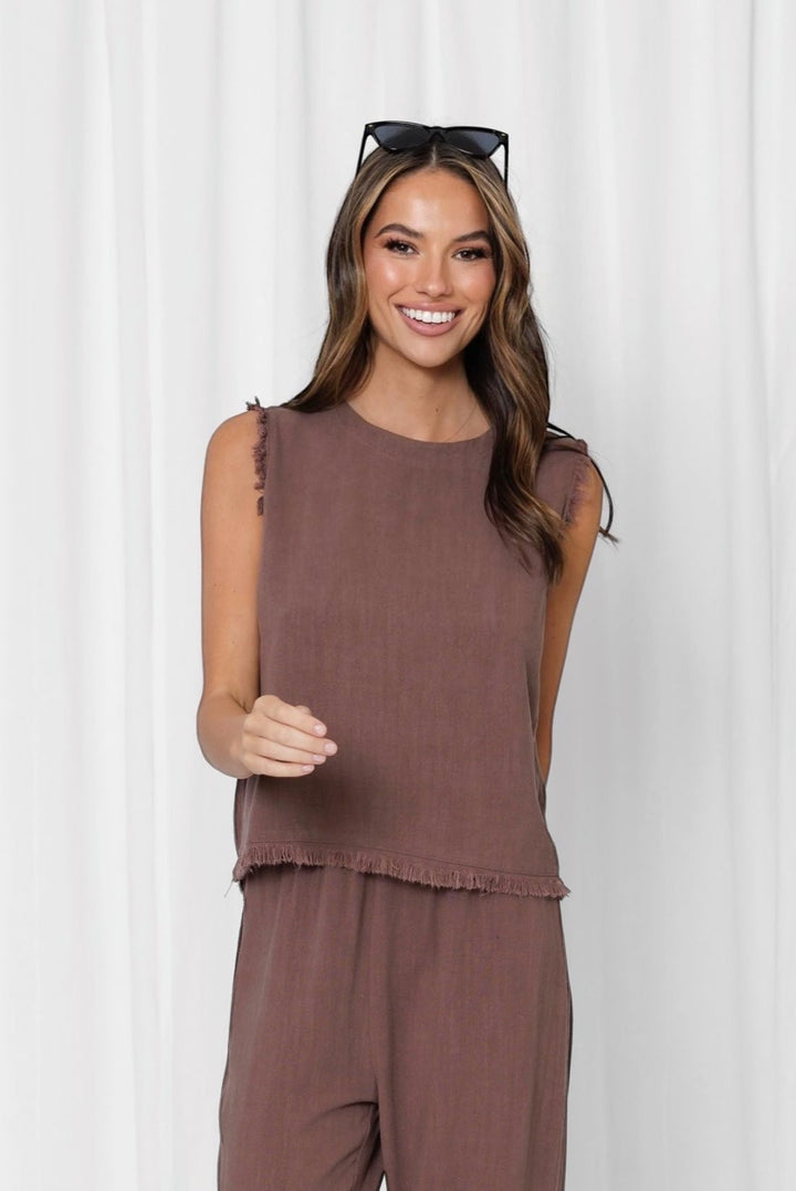 Rhodes Linen Frayed Top in Mocha