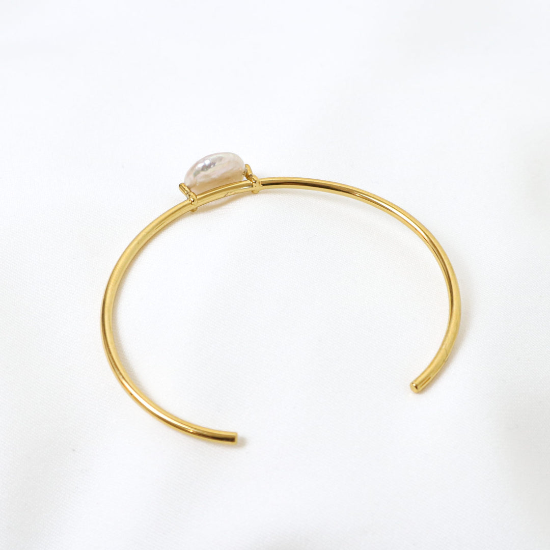 Perle Cuff | Gold with Freshwater Pearl
